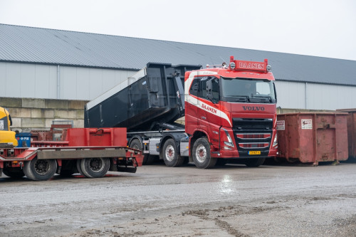 Volvo FH16-750 8x4WS 27